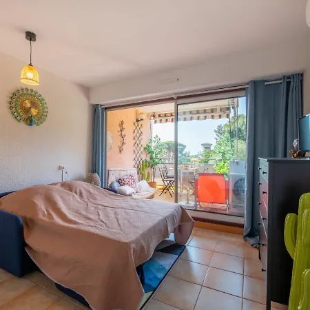 De By Interhome Daire Cavalaire-sur-Mer