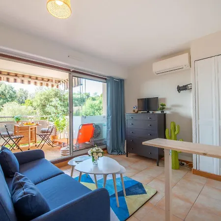 De By Interhome