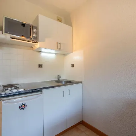 De By Interhome *